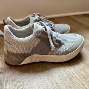 SOREL Women’s Out N About III Low Waterproof Sneakers Shoes Great Condition 8.5